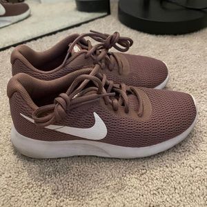Mauve Nike Sneaker